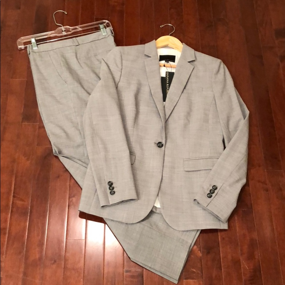 Banana Republic Grey Suit size 4.